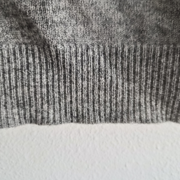 Jones Wear Cashmere Gray Sweater Size S - Picture 7 of 7